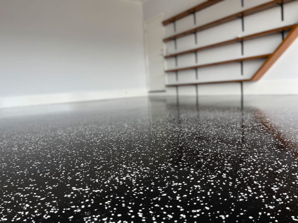 Epoxy flake flooring